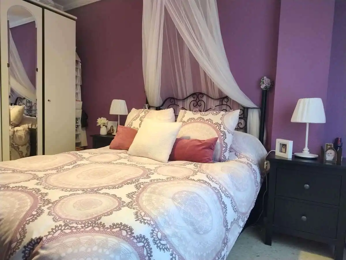 Bedroom of Flat for sale in Sevilla  with Air Conditioner and Balcony