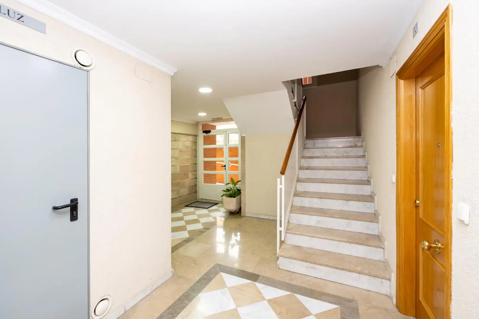 Apartamento en venta en Granada con Calefacción, Jardín privado y Piscina comunitaria