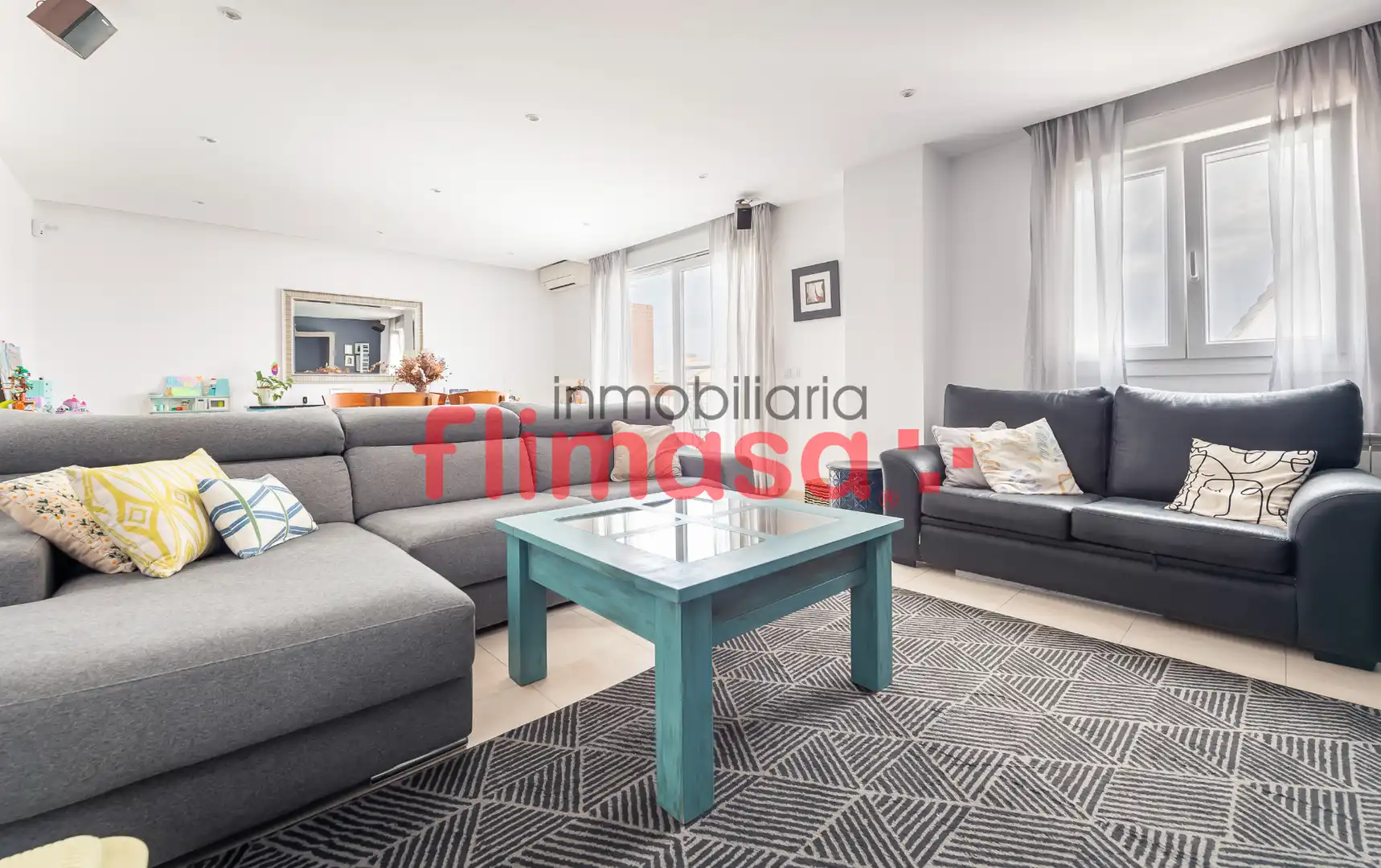 Sala d'estar de Casa adosada en venda en Arroyomolinos (Madrid) amb Aire condicionat, Jardí privat i Traster