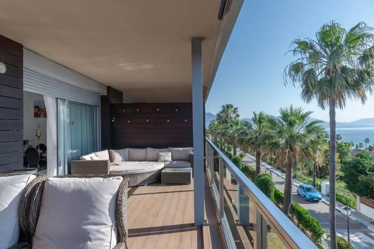 Terrasse von Wohnungen zur Miete in Manilva mit Klimaanlage, Heizung und Terrasse
