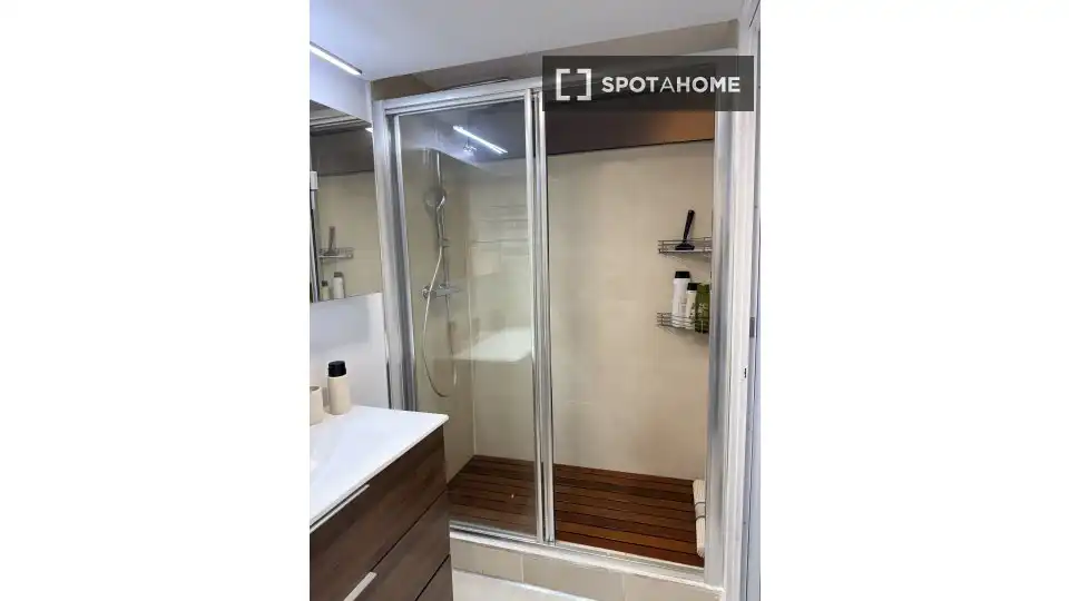 Bathroom of Study for share in Alcalá de Henares  with Air Conditioner, Heating and Terrace