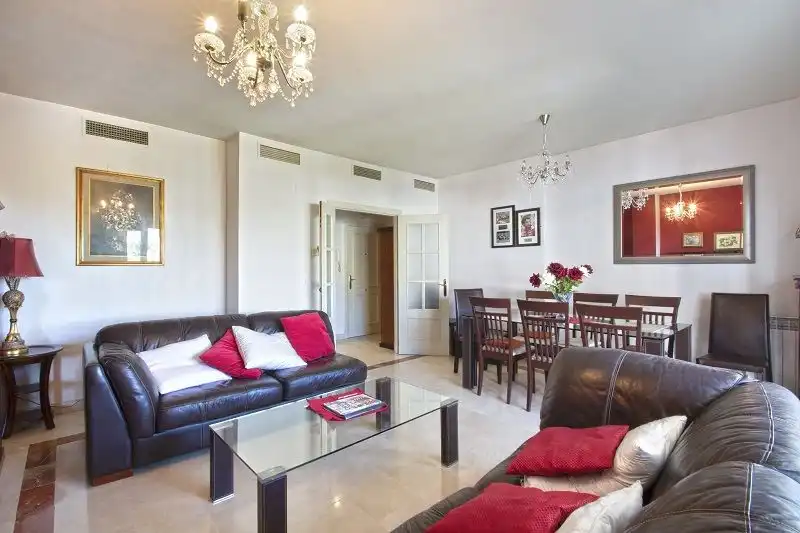 Apartament amb piscina en venda a Nueva Andalucía, imagen 3