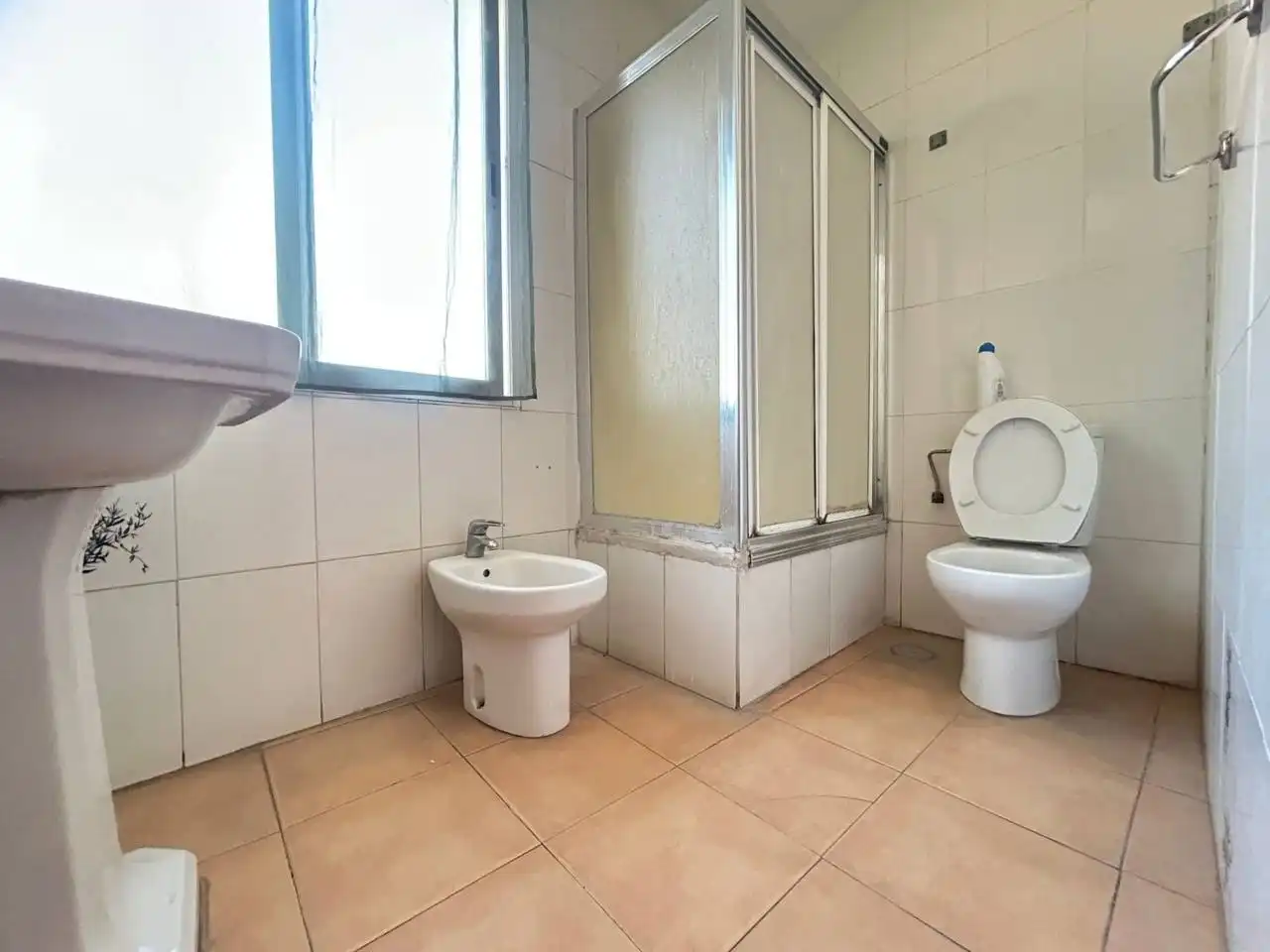 Baño de Piso en venta en Mora con Calefacción y Terraza