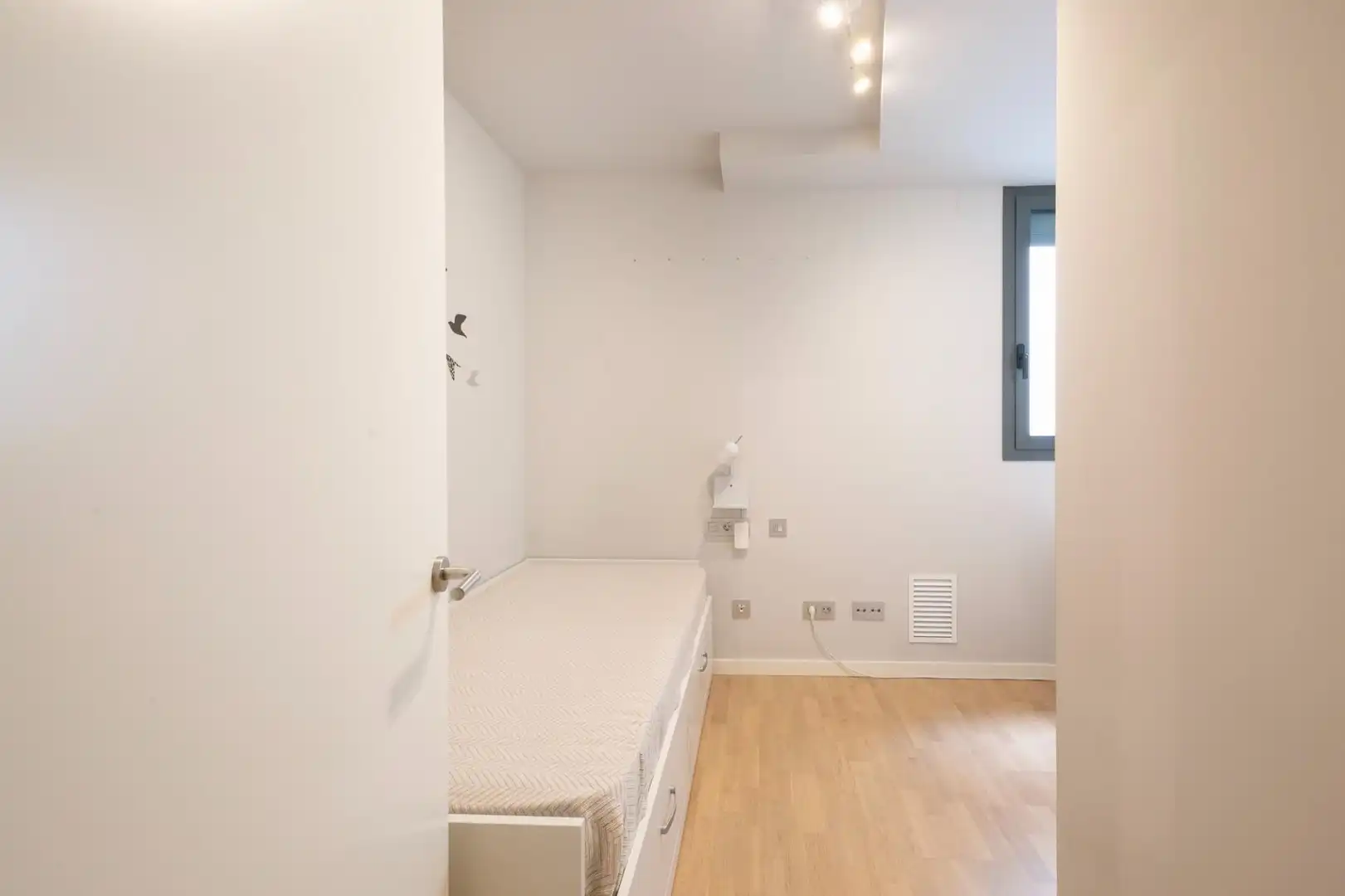 Bedroom of Duplexes for sale in Barcelona  with Parquet flooring, Furnished and Community pool
