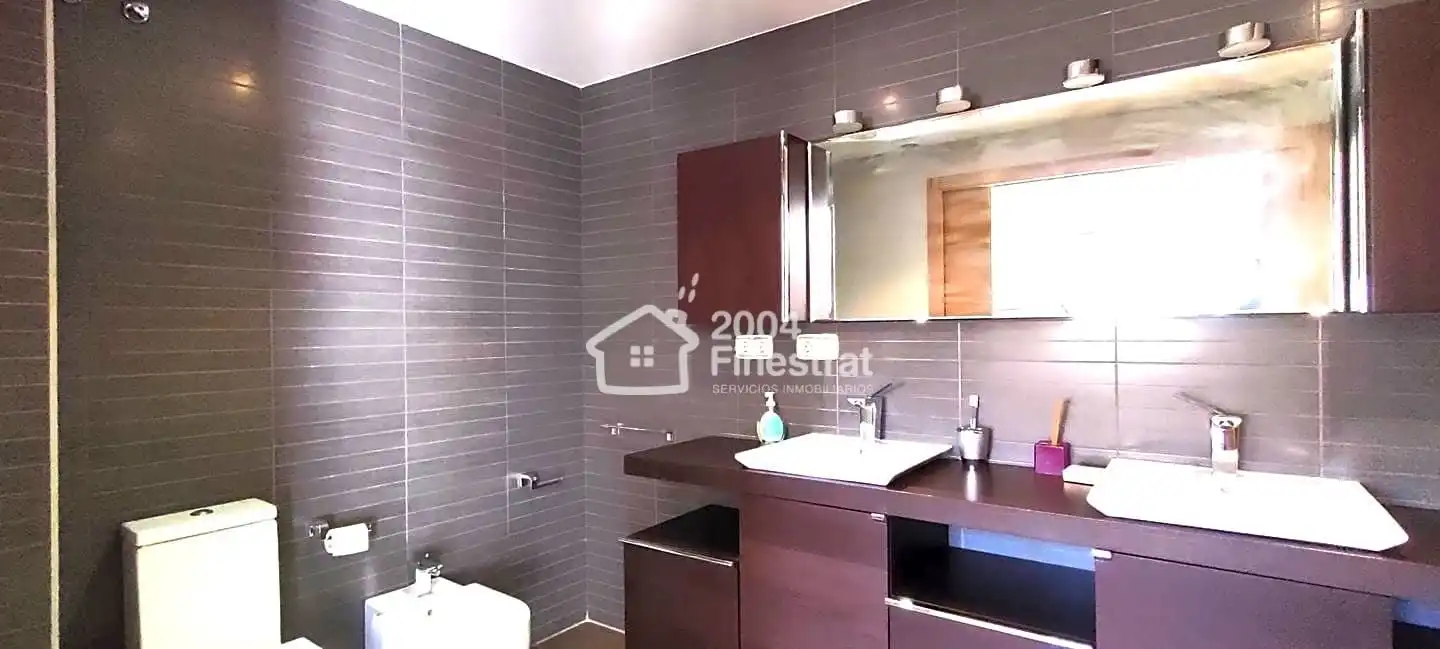 Bany de Casa o xalet en venda en Finestrat amb Aire condicionat, Terrassa i Piscina