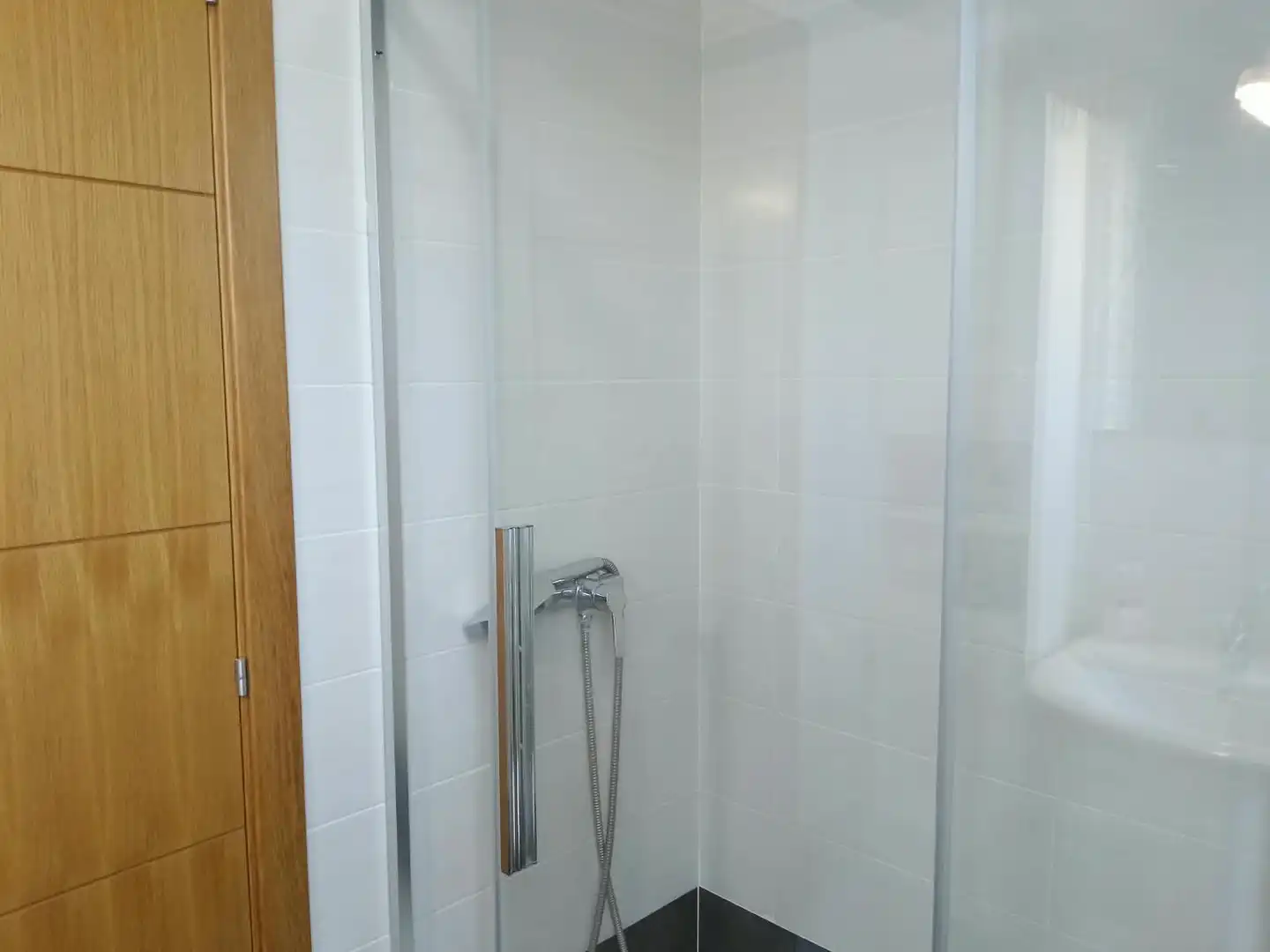Bathroom of Houses for sale in Voto, Cantabria