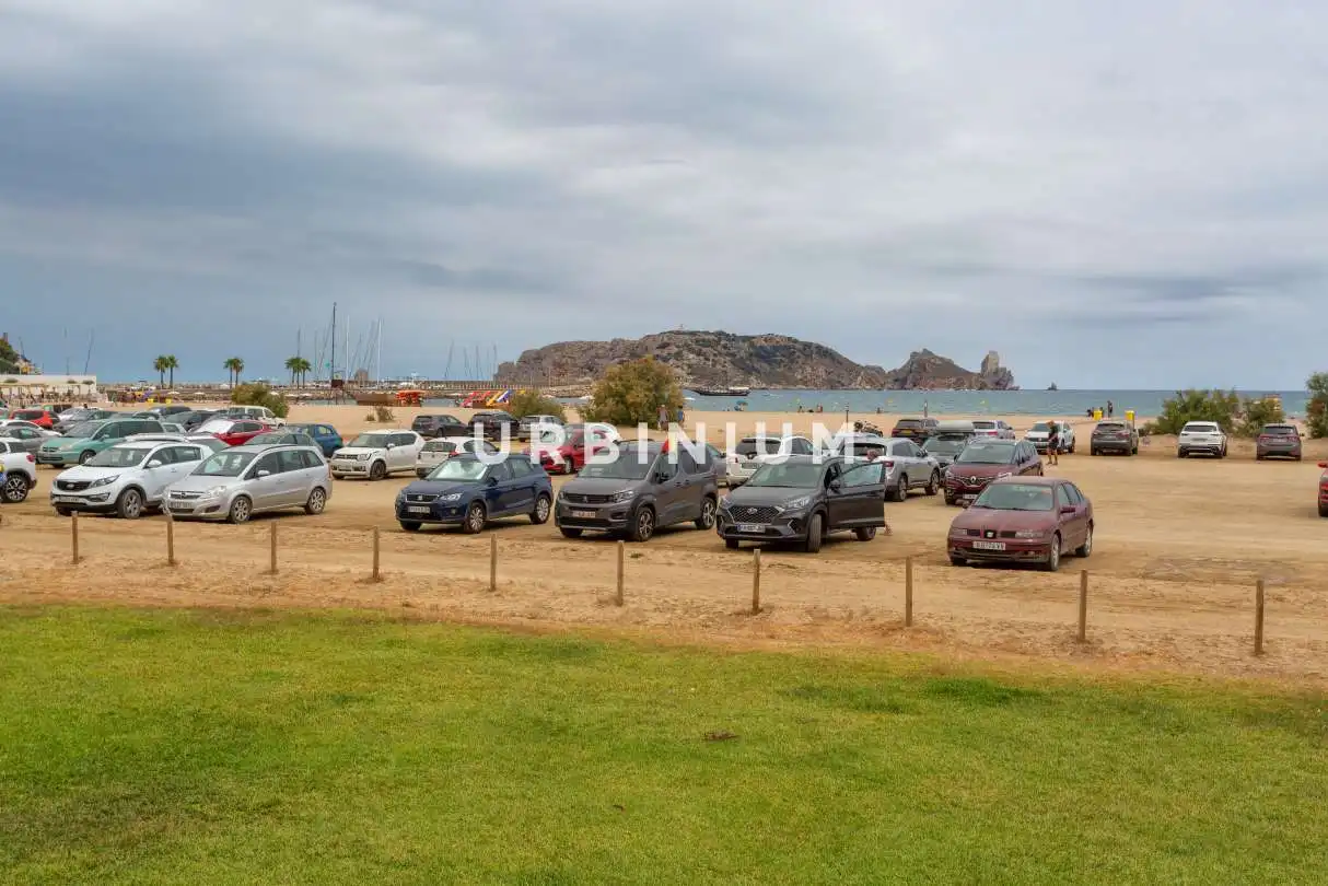 Aparcament de Apartament en venda en L'Estartit amb Aire condicionat, Calefacció i Terrassa