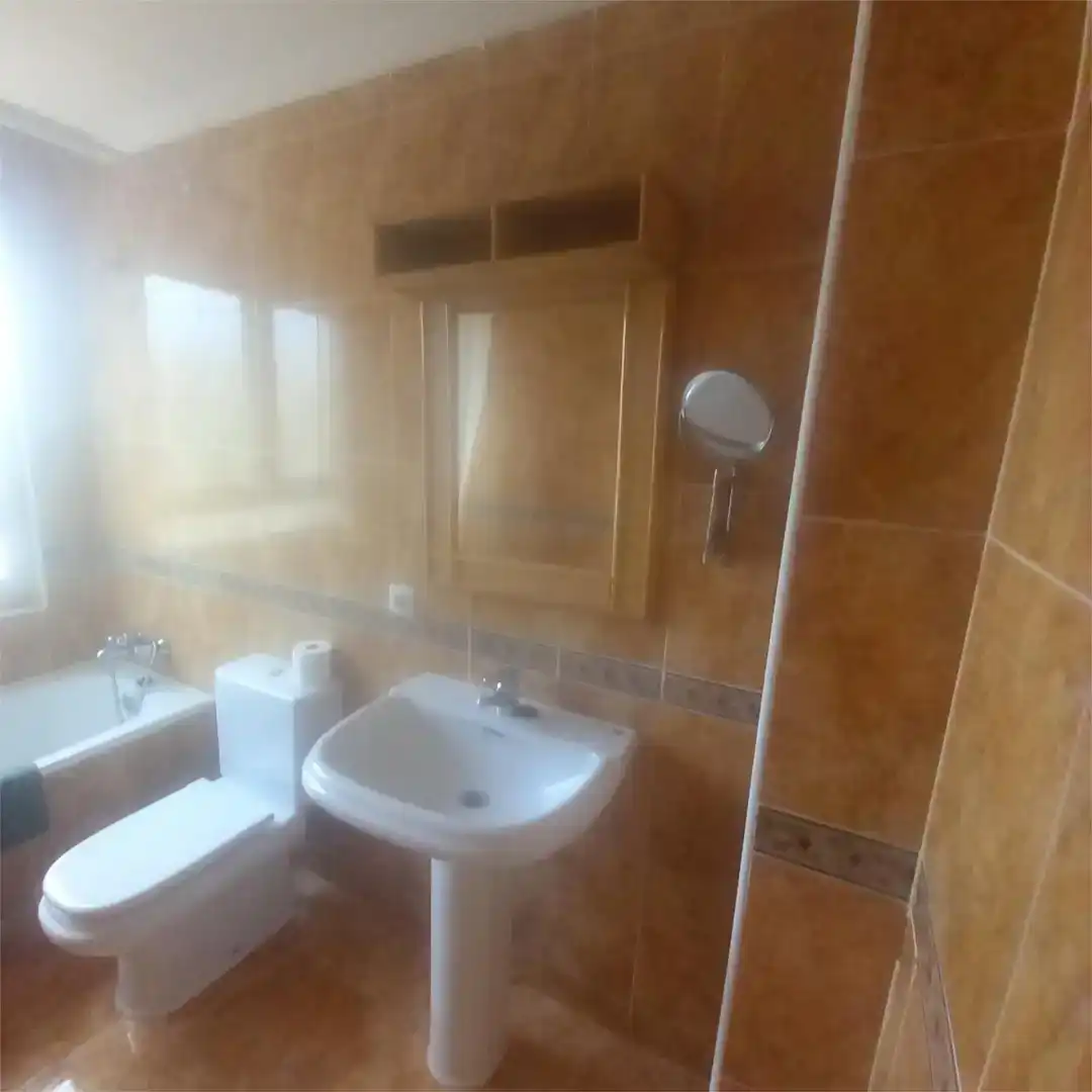 Bany de Pis de lloguer en Ávila amb Jardí privat, Parquet i Piscina