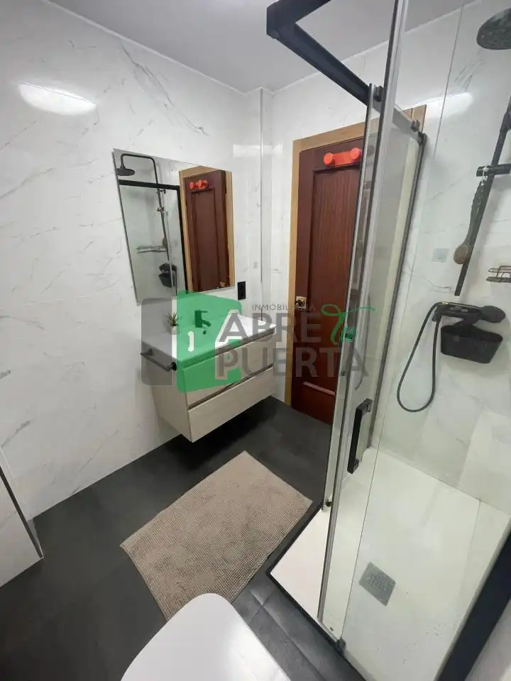 Baño de Piso en venta en Ourense Capital  con Calefacción, Terraza y Amueblado