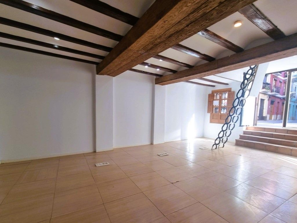 Study for sale in  Valencia Capital  with Air Conditioner and Heating