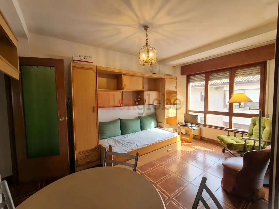Sala d'estar de Apartament en venda en Oviedo 