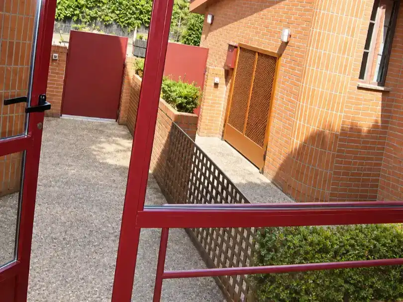 Außenansicht von Wohnung zur Miete in Siero mit Privatgarten, Parkett und Balkon