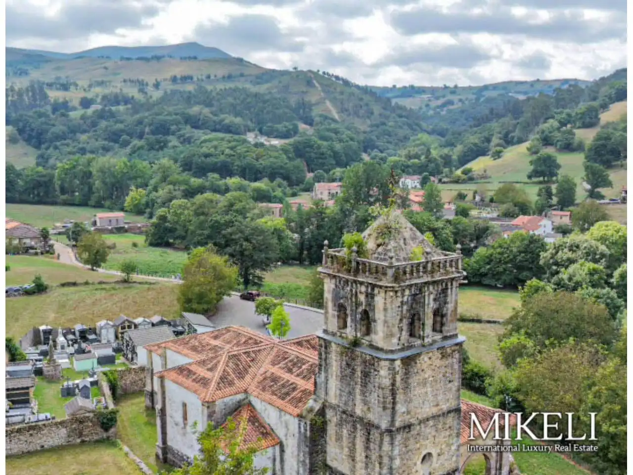 Vista exterior de Finca rústica en venta en Saro con Jardín privado y Parquet