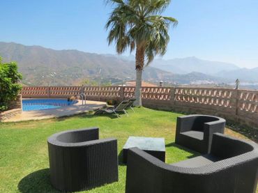 Chalet con piscina en alquiler en Calle Real 54