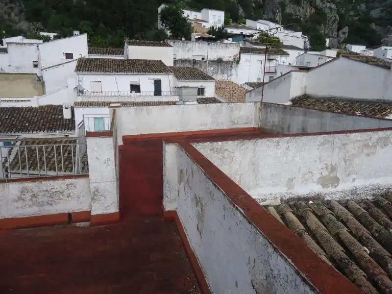 Vista exterior de Casa o xalet en venda en Ubrique amb Terrassa i Traster
