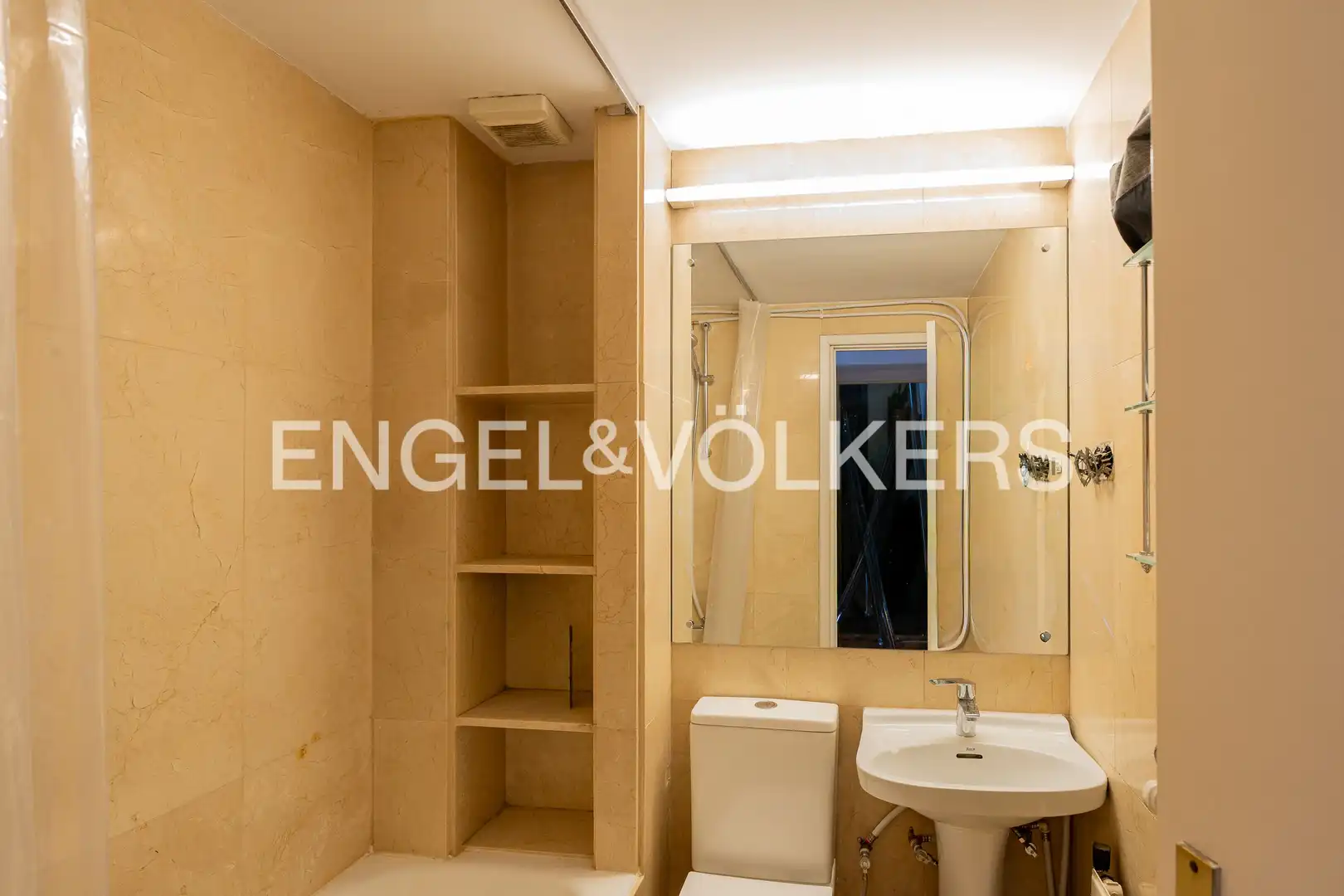 Bathroom of Houses for sale in Madrid  with Air Conditioner, Heating and Private garden