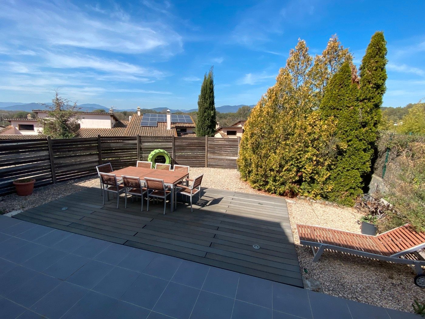 Terrasse von Einfamilien-Reihenhaus miete in Sant Julià de Ramis mit Klimaanlage, Heizung und Privatgarten