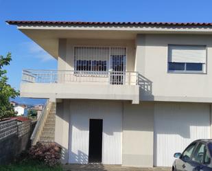 Vista exterior de Casa o xalet en venda en Vigo  amb Jardí privat