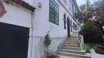 Vista exterior de Casa adosada en venda en Santiago de Compostela  amb Jardí privat