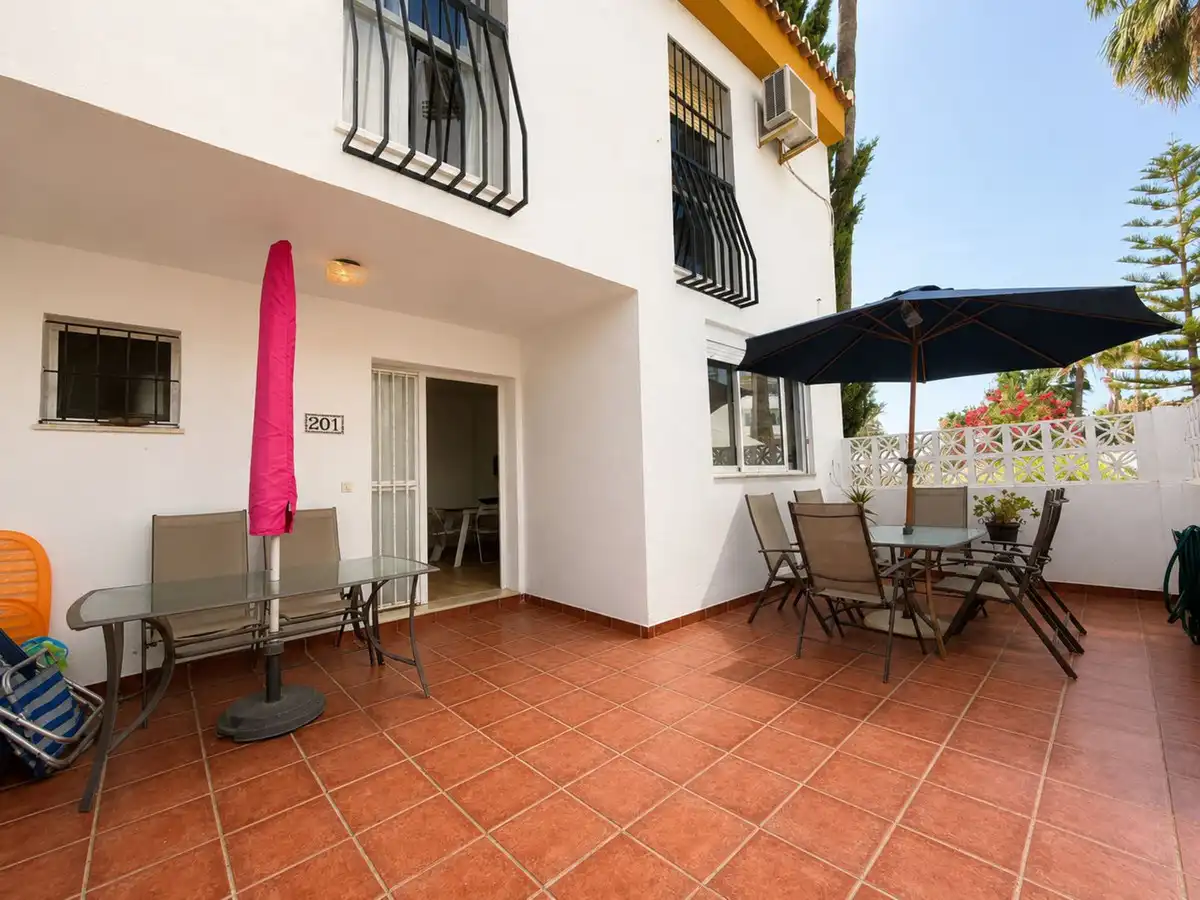 Terrasse von Einfamilien-Reihenhaus zum Verkauf in Mijas mit Klimaanlage, Terrasse und Möbliert