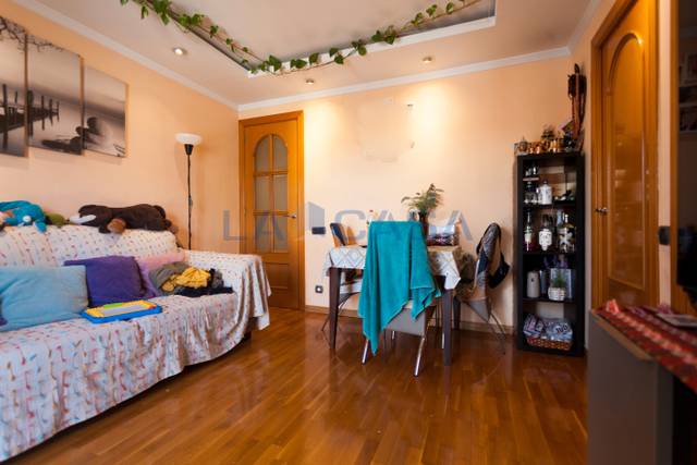 Piso en Venta en Carrer Bòbiles en La Florida