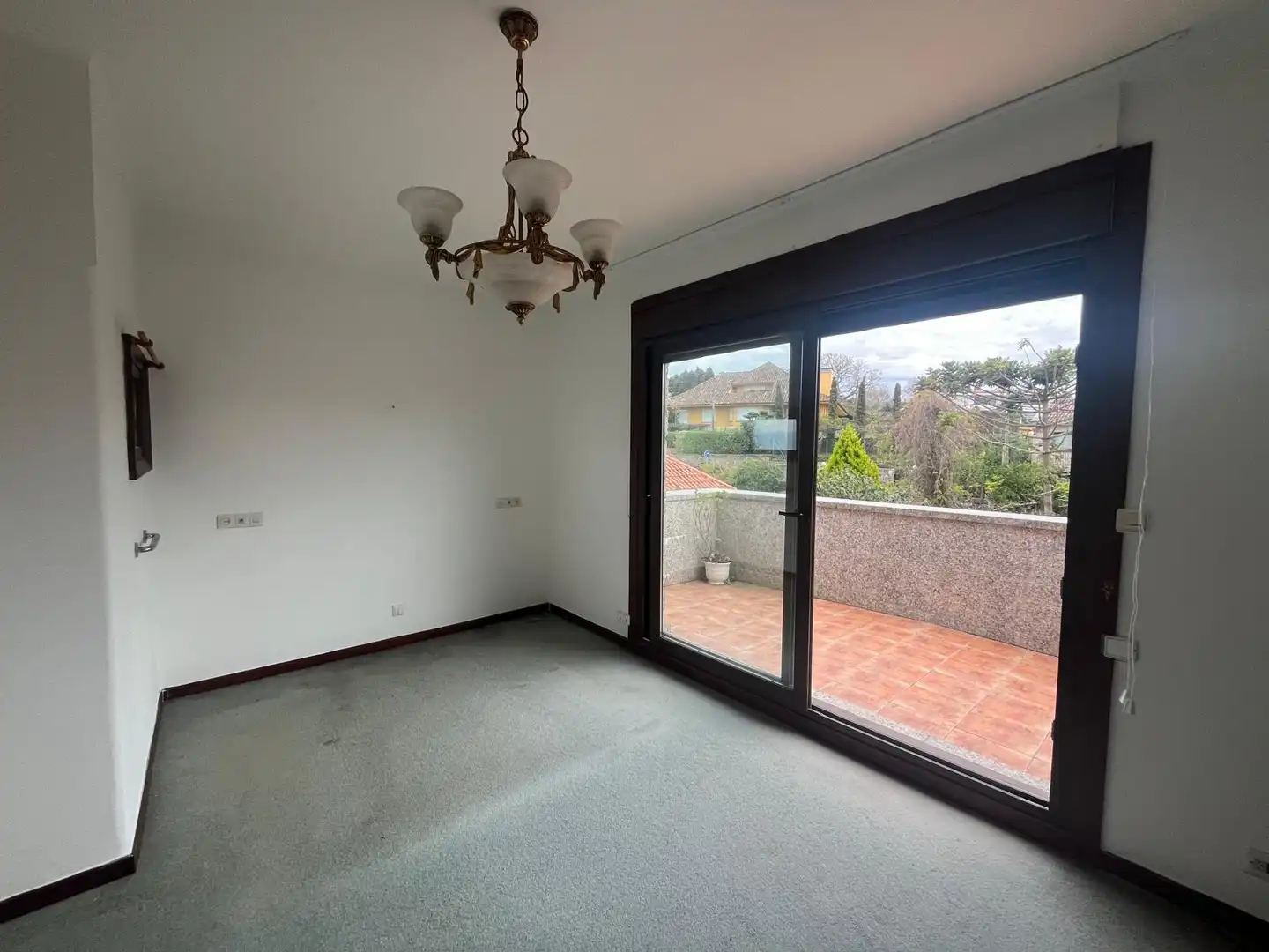 Dormitori de Casa o xalet en venda en Vigo  amb Jardí privat, Terrassa i Traster