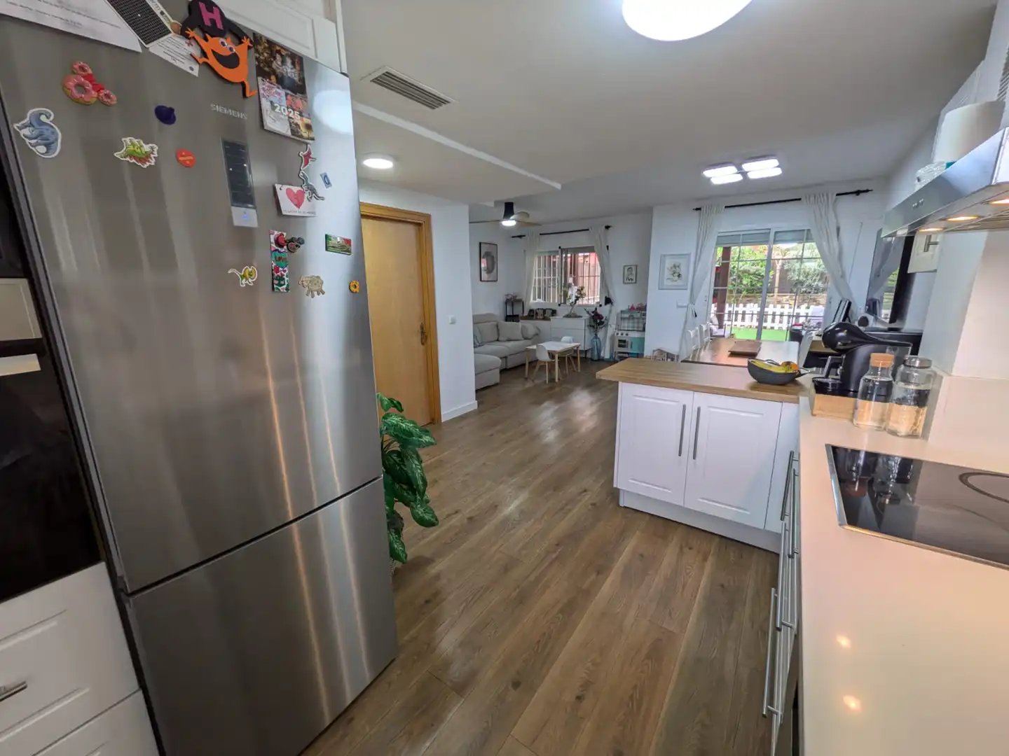 Cocina de Casa adosada en venta en La Pobla de Vallbona con Aire acondicionado, Calefacción y Jardín privado