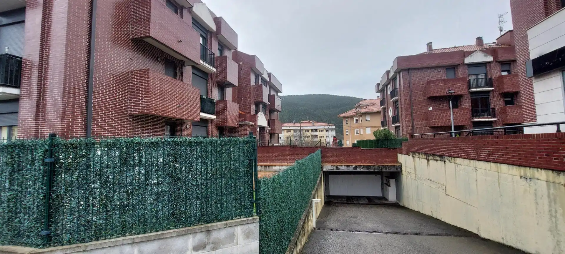 Außenansicht von Garage zum Verkauf in Puente Viesgo