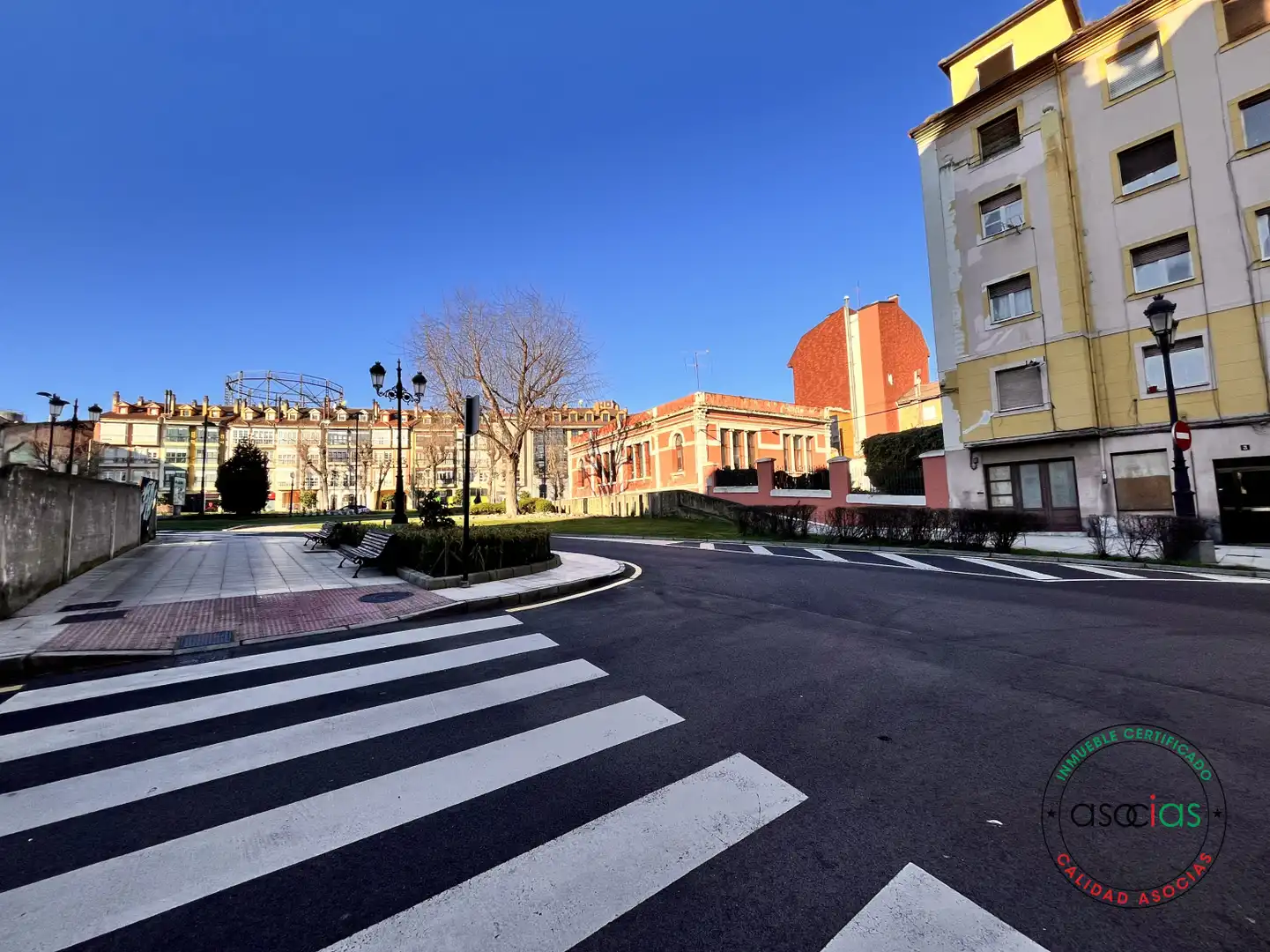 Vista exterior de Local en venta en Oviedo 