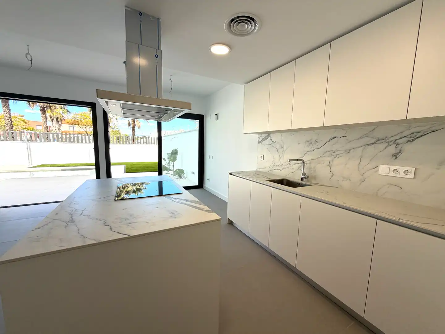 Cocina de Casa adosada en venta en Cambrils con Aire acondicionado, Calefacción y Jardín privado