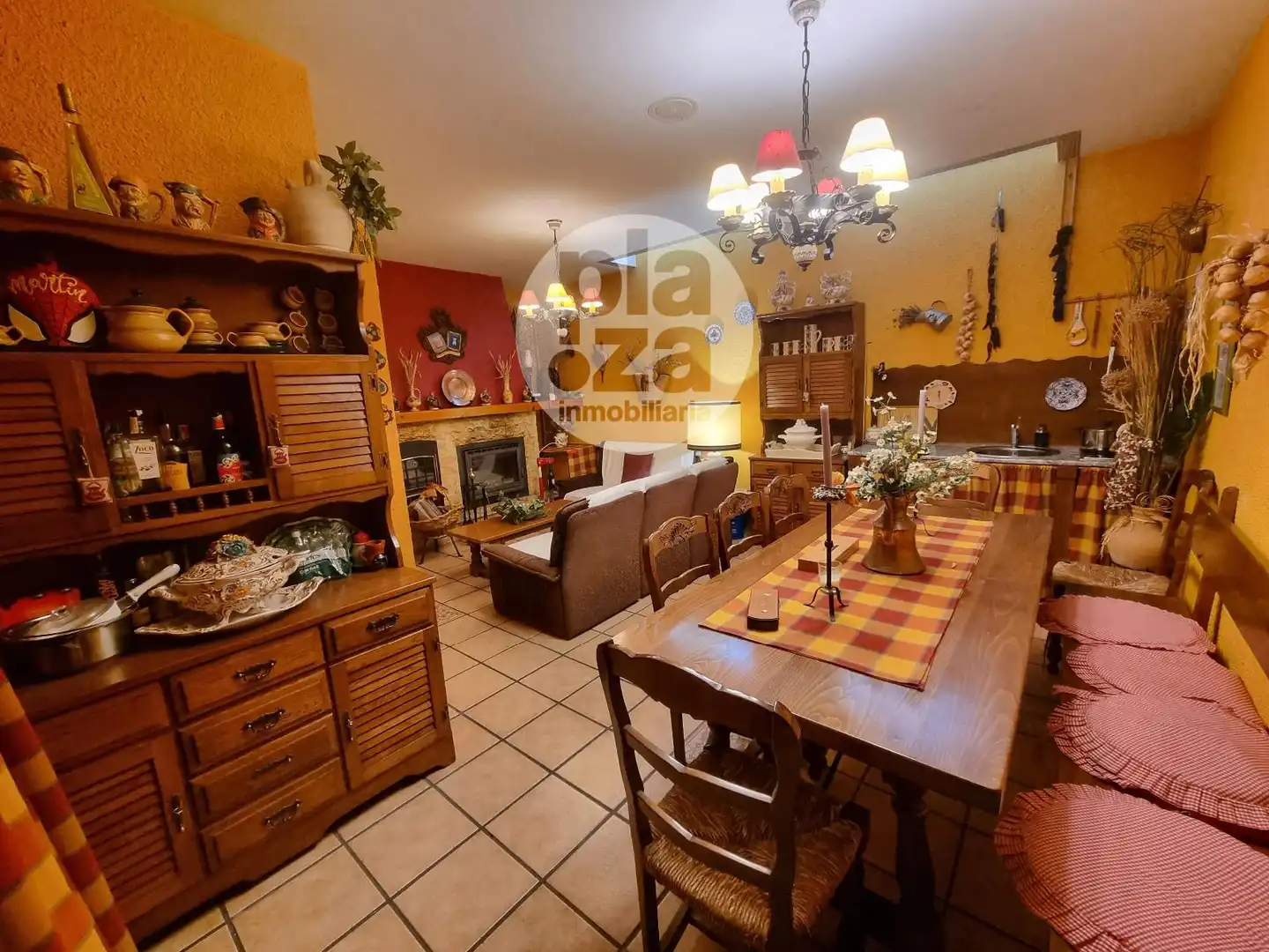 Sala d'estar de Casa adosada en venda en Burgos amb Calefacció, Terrassa i Traster