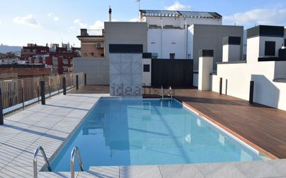 Swimming pool of Flat for sale in  Barcelona Capital  with Air Conditioner