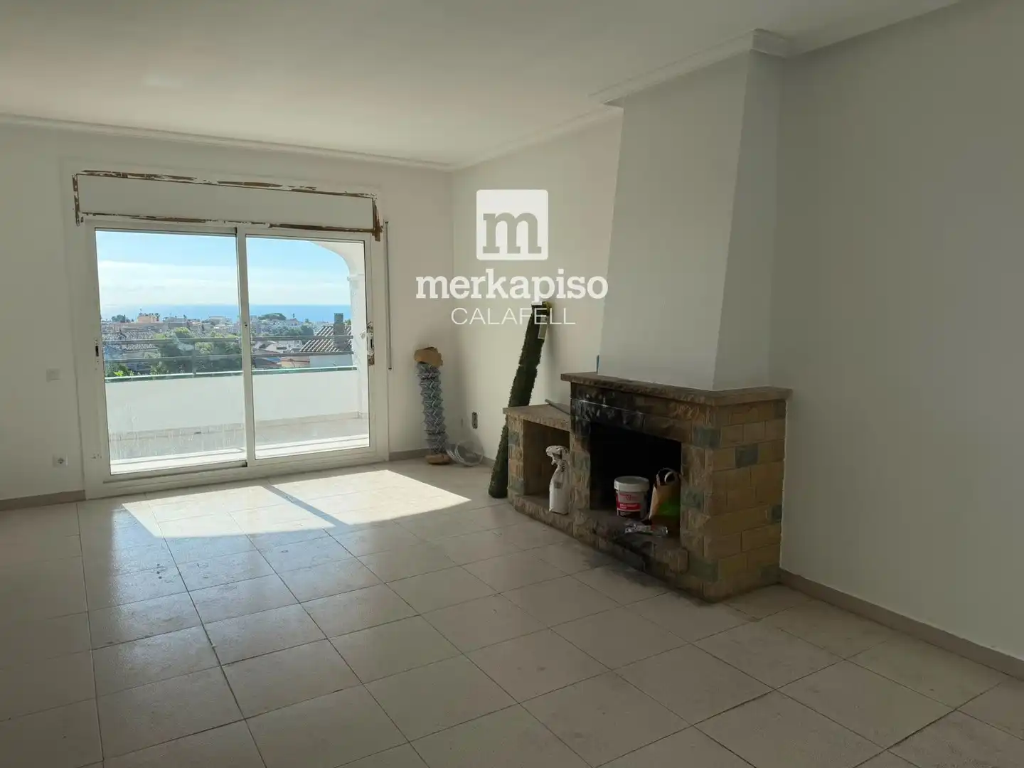 Sala d'estar de Casa o xalet en venda en Calafell amb Jardí privat i Terrassa