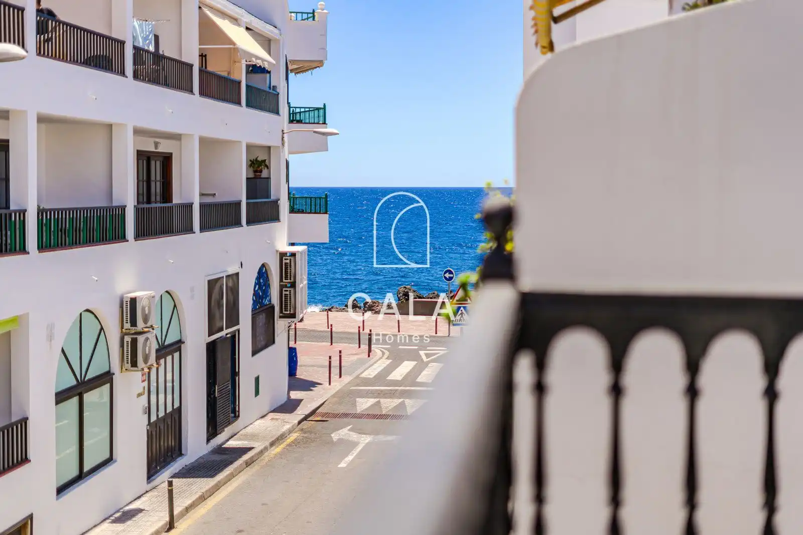 Vista exterior de Casa adosada en venta en Guía de Isora con Terraza, Trastero y Piscina