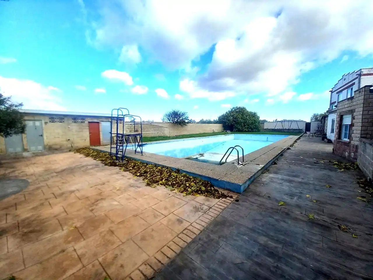 Piscina de Casa o xalet en venda en Zaragoza amb Aire condicionat, Calefacció i Jardí privat