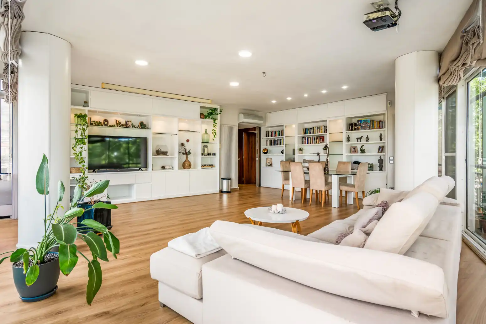 Sala d'estar de Pis en venda en Barcelona amb Aire condicionat, Calefacció i Jardí privat