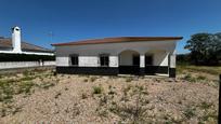 Vista exterior de Finca rústica en venda en La Carlota amb Terrassa