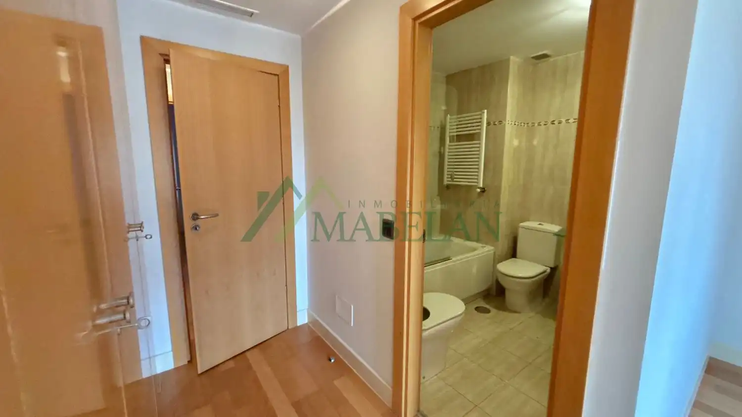 Bathroom of Flat for rent in Madrid  with Air Conditioner, Private garden and Storage room