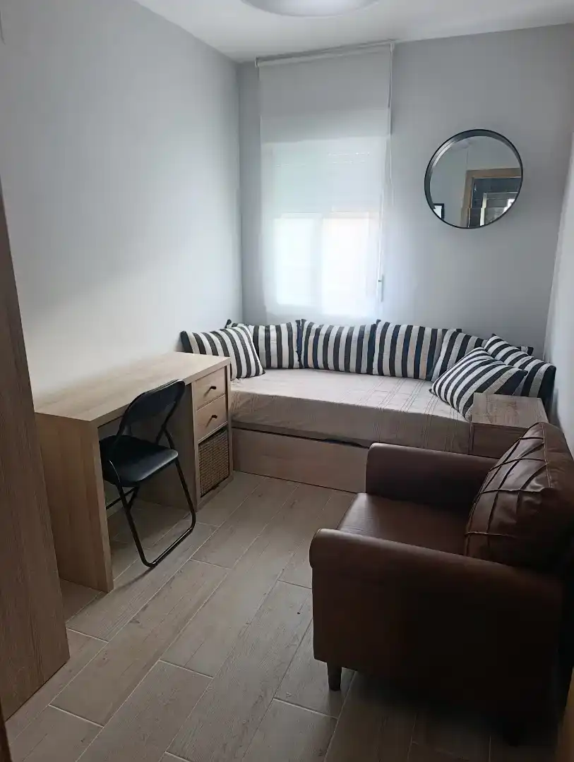 Schlafzimmer von Wohnung zur Miete in Cabra mit Abstellraum, Möbliert und Waschmaschine