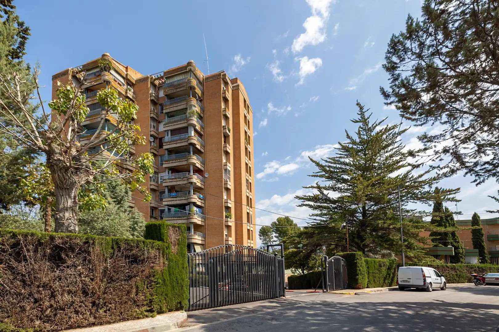 Vista exterior de Pis en venda en Albolote amb Balcó i Piscina comunitària