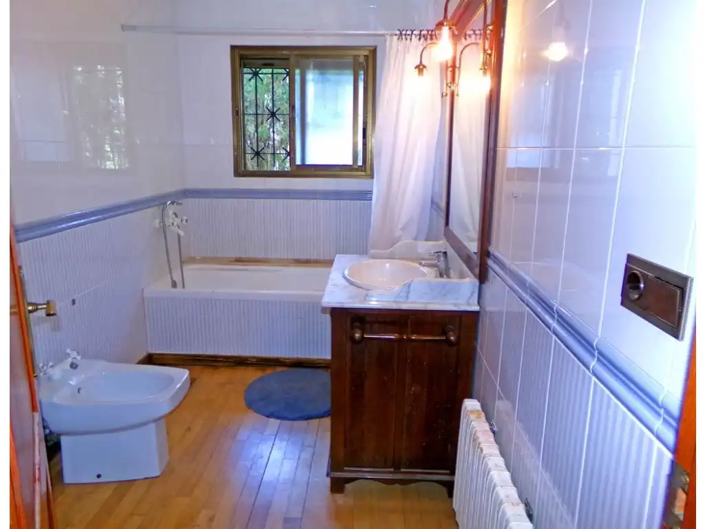 Bathroom of Houses for sale in L'Escala