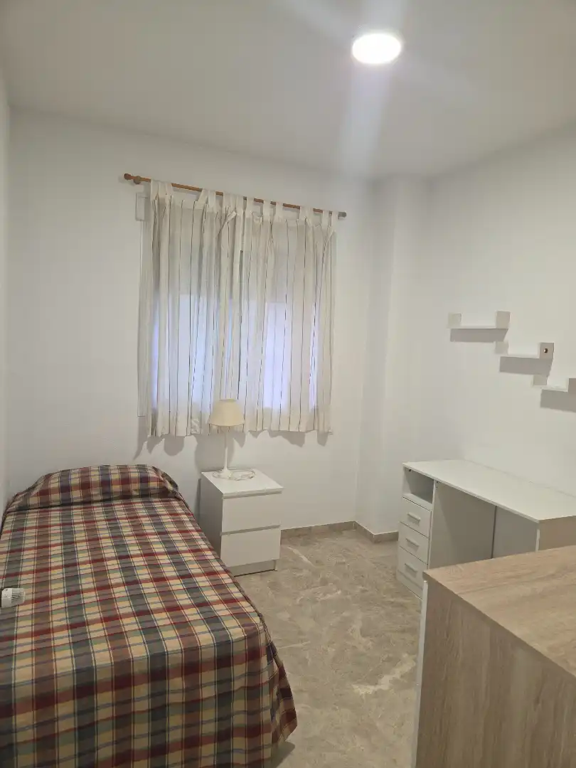 Habitación de Piso de alquiler en Badajoz con Aire acondicionado, Calefacción y Jardín privado