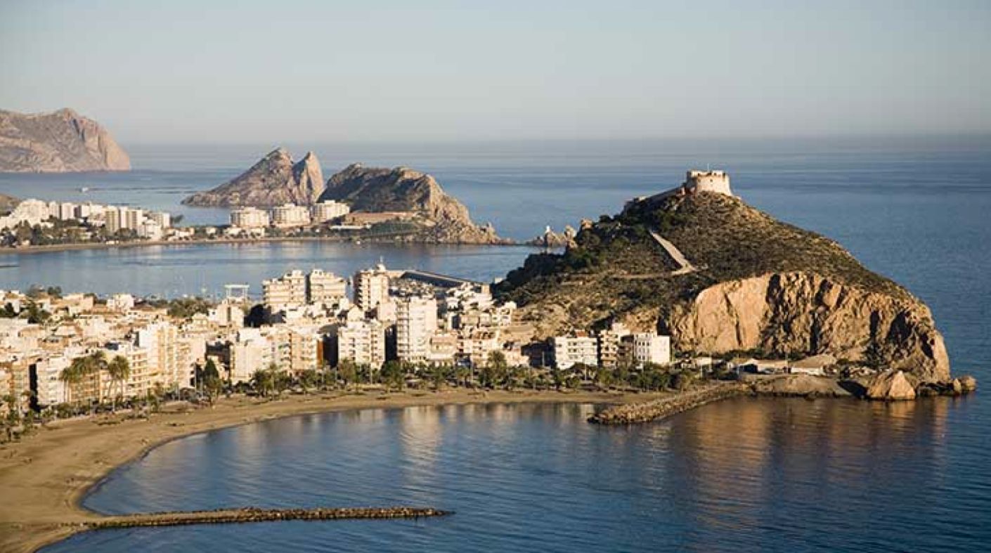 Vista exterior de Ático en venta en Águilas con Terraza y Piscina comunitaria