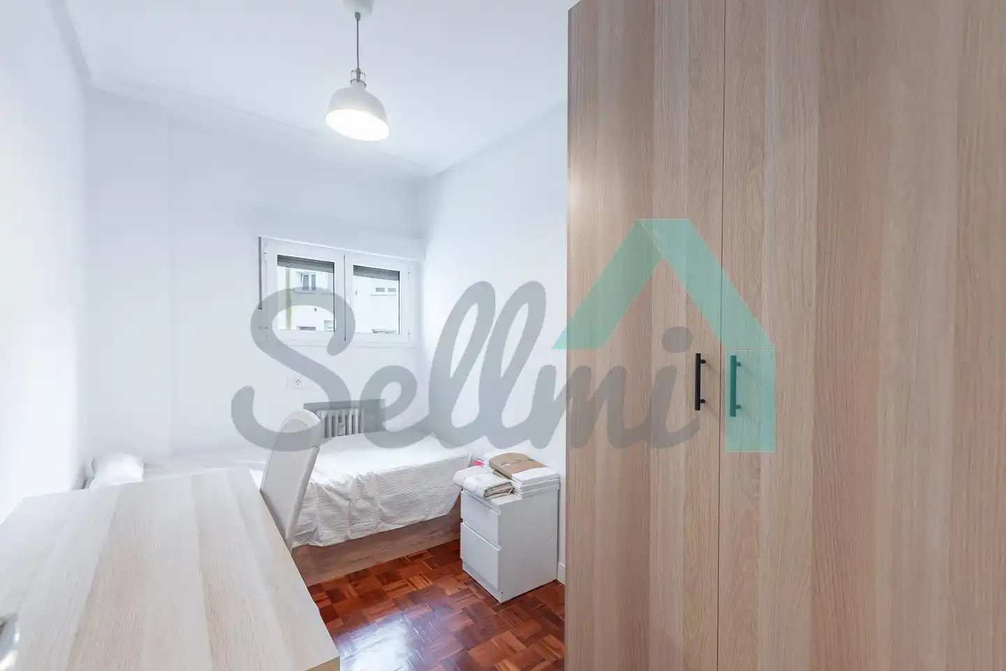 Habitación de Piso para compartir en Oviedo  con Calefacción, Parquet y Amueblado