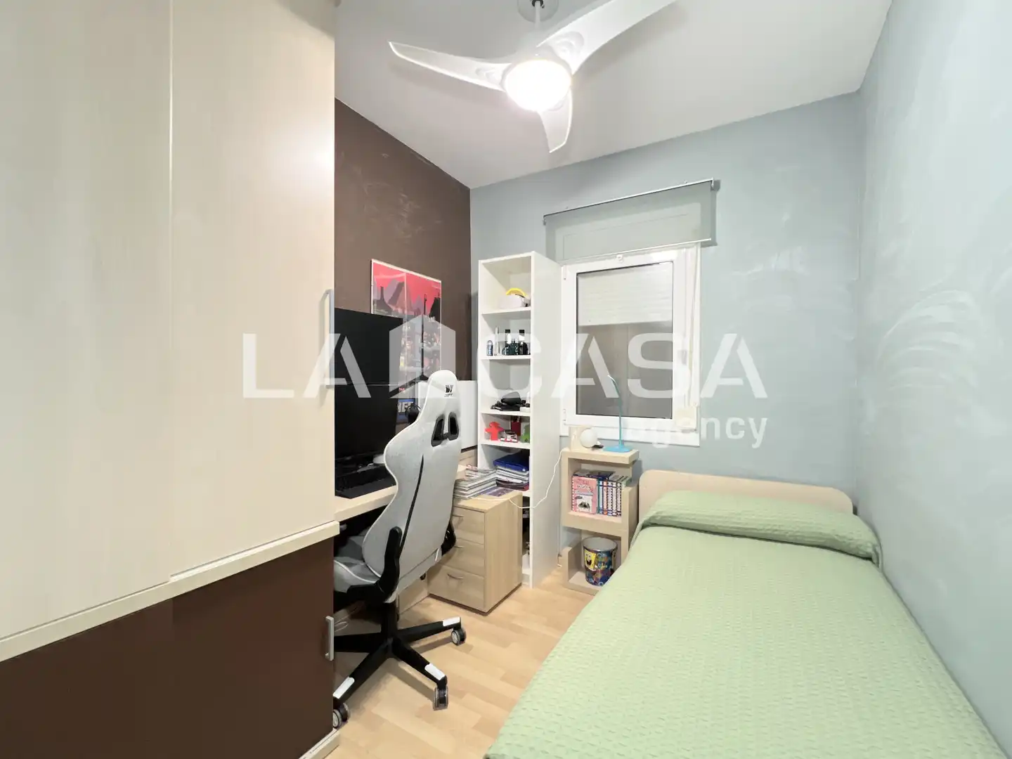 Habitación de Piso en venta en Badalona con Calefacción, Trastero y Balcón