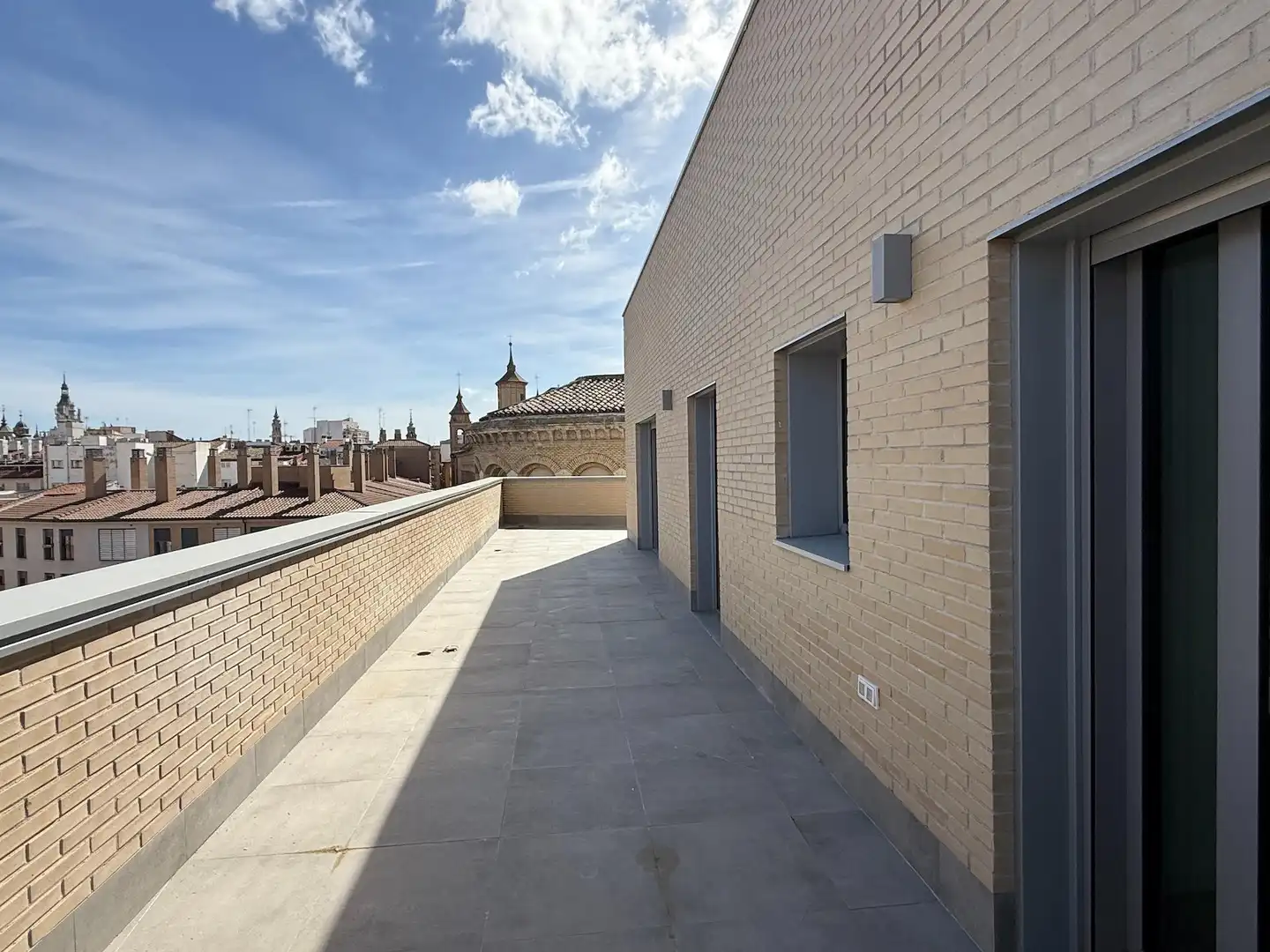Vista exterior de Ático en venta en Zaragoza con Calefacción, Terraza y Trastero