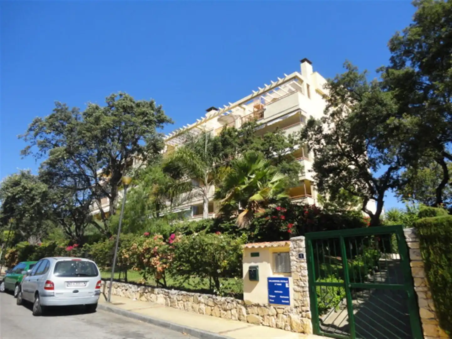 Außenansicht von Wohnung zur Miete in Mijas mit Klimaanlage, Heizung und Privatgarten