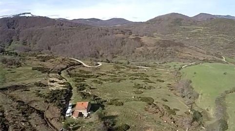 Foto 3 de Finca rústica en venda a Barrio Uznayo, 25, Polaciones, Cantabria