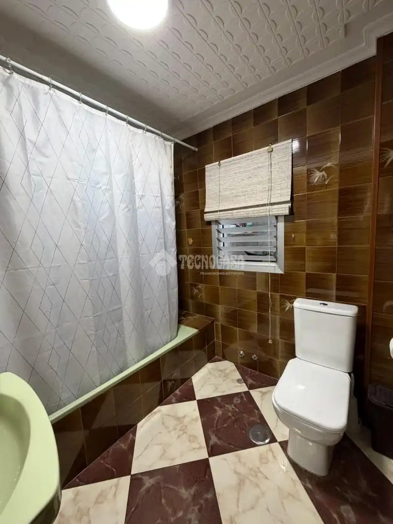 Bany de Casa o xalet en venda en Sevilla amb Aire condicionat i Balcó