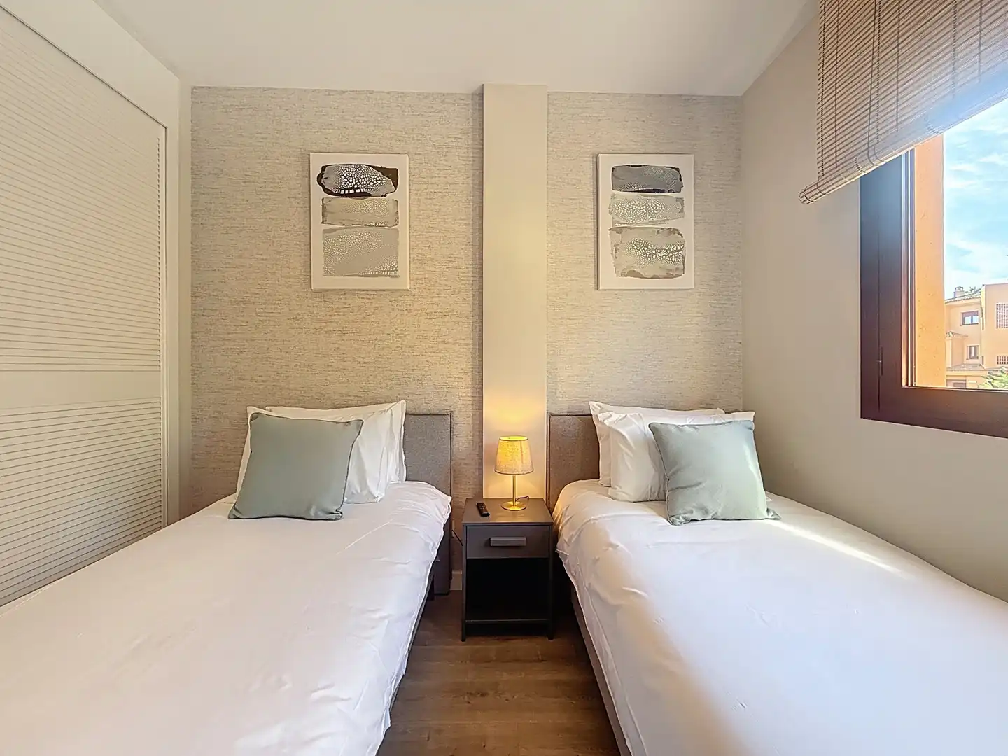 Bedroom of Apartments for sale in Benahavís  with Air Conditioner, Terrace and Swimming Pool